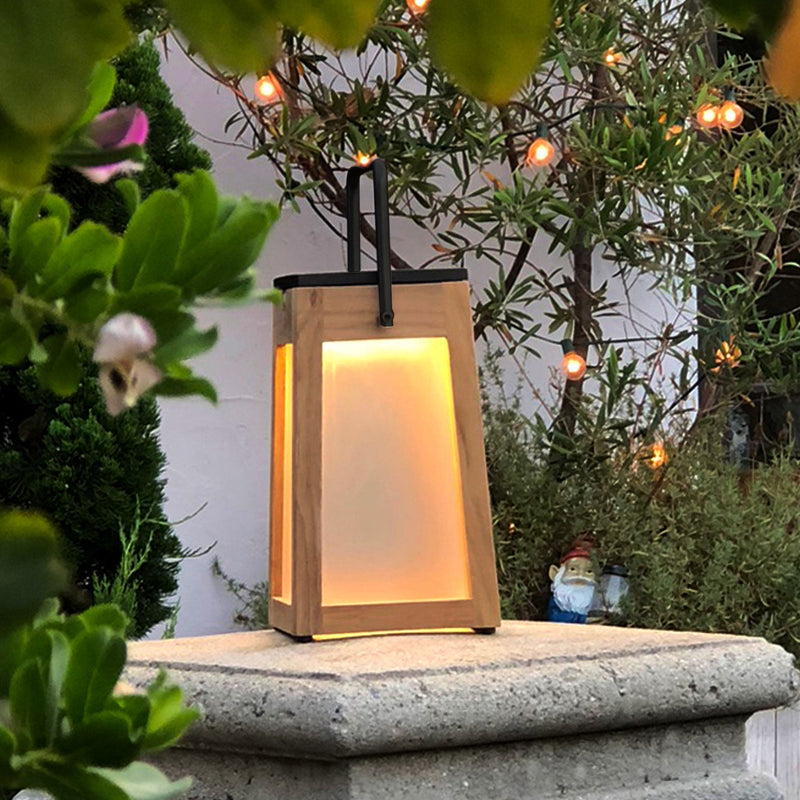 Les Jardins Tecka Solar Outdoor LED Lantern